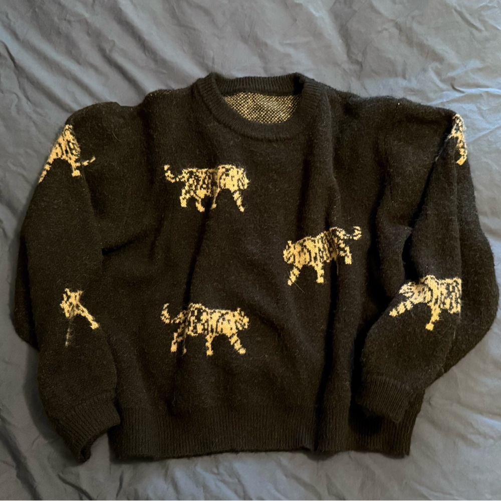 Oversized Fuzzy Tiger Sweater XL